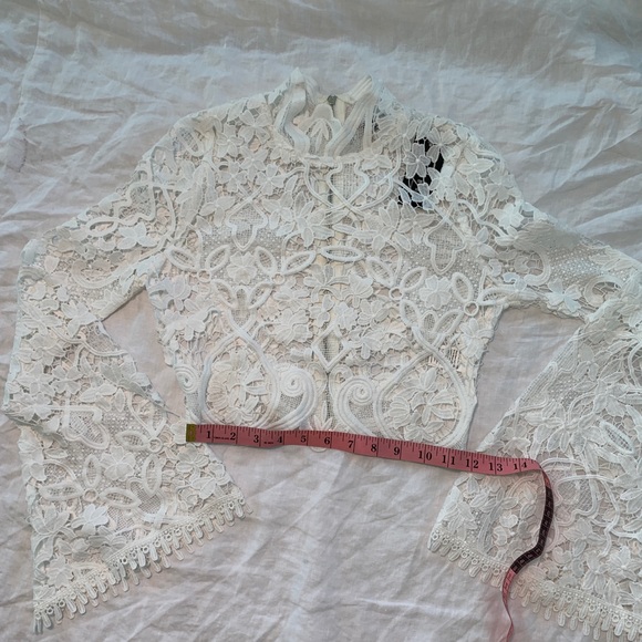 Fashion Nova • 𝓛𝓪𝓬𝓮 𝓑𝓮𝓵𝓵 𝓢𝓵𝓮𝓮𝓿𝓮𝓼 - Picture 2 of 4